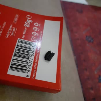 Harras Marka Çikolatanın İçinden Çıkan Değişik Plastik Parça