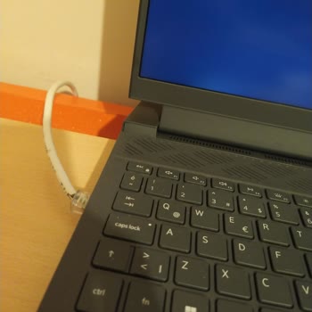 Dell Işık Sızması Ve Ekran Bağlantı Eşitsizliği