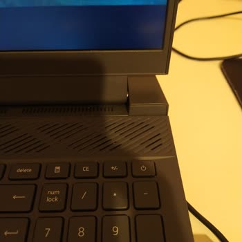 Dell Işık Sızması Ve Ekran Bağlantı Eşitsizliği