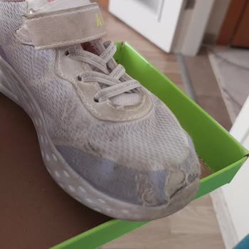 FLO Ayakkabısının Arkasında Durmuyor