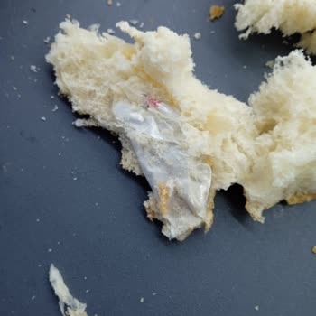 BİM Ekmeğin İçinden Kocaman Poşet Çıktı