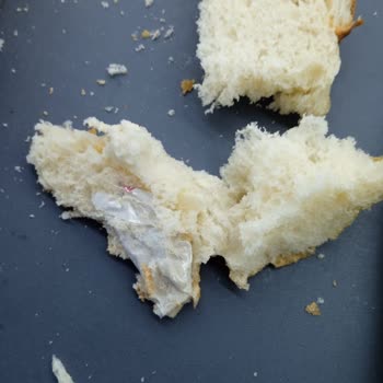 BİM Ekmeğin İçinden Kocaman Poşet Çıktı