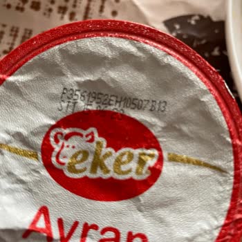 Eker Ayran İçinden Siyah Parça Çıktı
