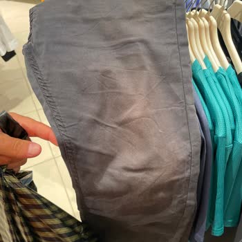 Vişne Mağaza Pantolonda Solma Var