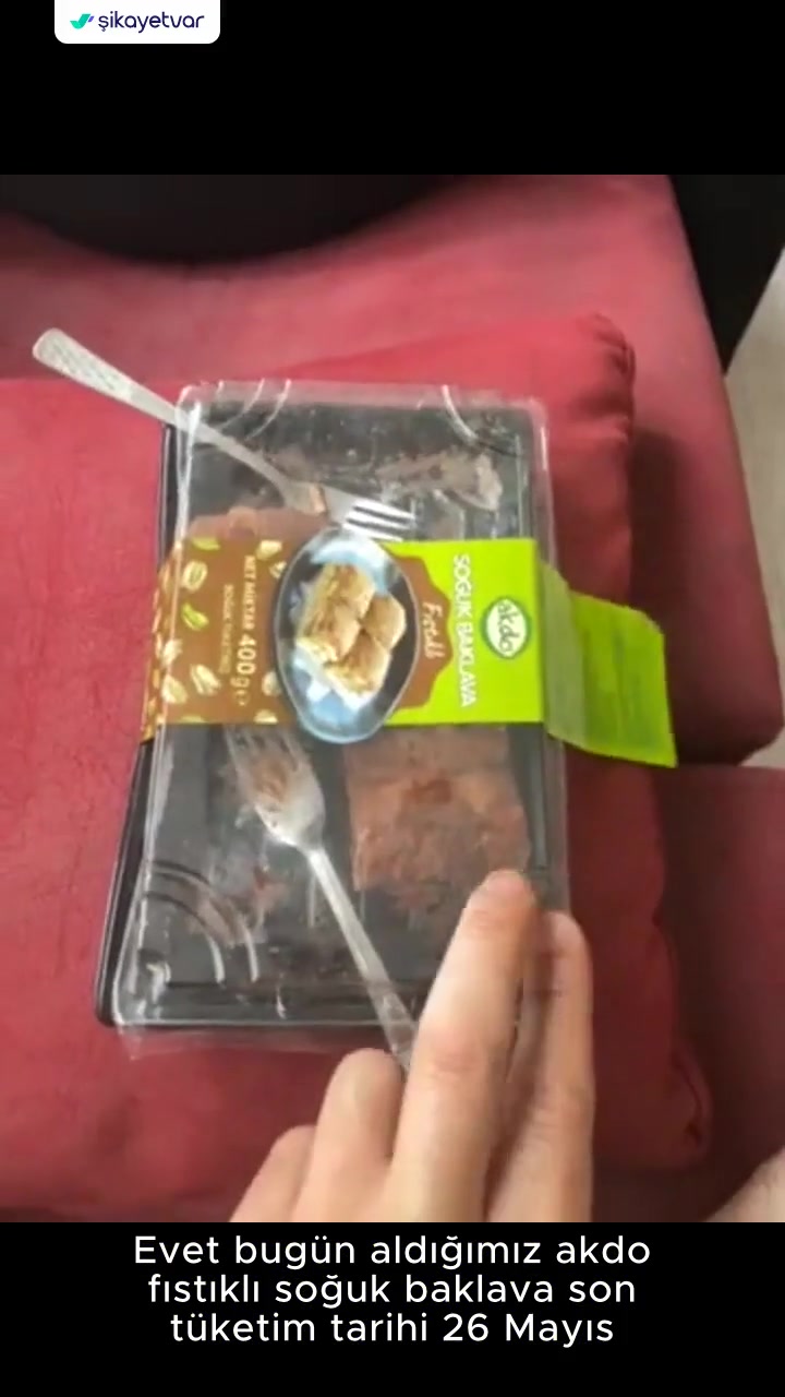 Akdo Fıstıklı Soğuk Baklavadan Çıkan Tahta Parçası! videonun kapak resmi