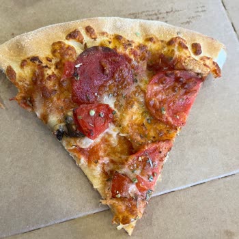 Domino's Pizza Süperos ve Mantarsever Pizzalarında Malzeme Yok