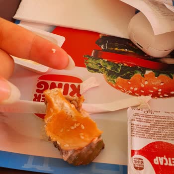 Burger King Hamburger Köftesinde Kemik Çıktı