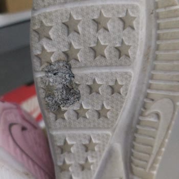 Nike Ayakkabı Altı Eridi