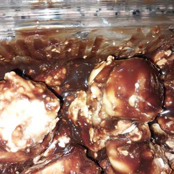 Nur Pastaneleri Bayat Ürünler Acısı Tatta Profiterol