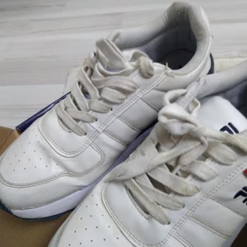 Fila Marka Spor Ayakkabının Bir Ayda Üst Tabakası Soyuldu.