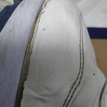 Fila Marka Spor Ayakkabının Bir Ayda Üst Tabakası Soyuldu.