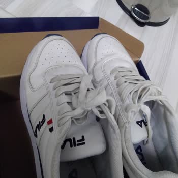 Fila Marka Spor Ayakkabının Bir Ayda Üst Tabakası Soyuldu.