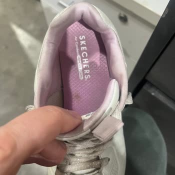 Maltepe Piazza Skechers Mağazasından Aldığım Ayakkabıda Açmalar Başladı