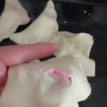 PekFood Milföy Hamurunun İçinden Çıkan Plastik Poşet