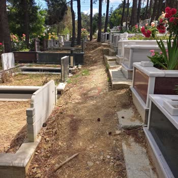 İBB - İstanbul Büyükşehir Belediyesi Mezarlık Arasındaki Yol