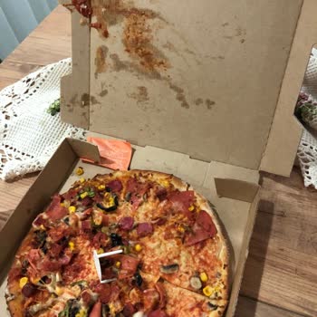 Little Caesars Avcılar Şubesi Kötü Bir Pizza