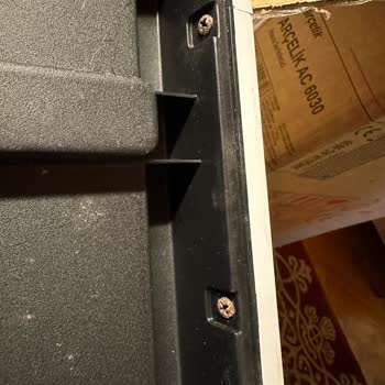 Arçelik AC6030 Paslı Vidalar Çizik Ürün