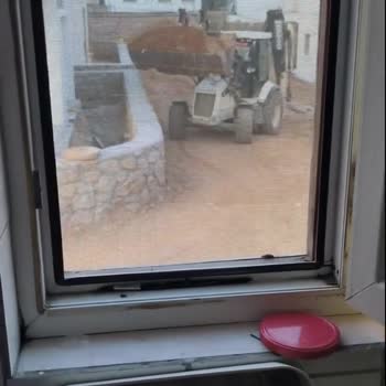 Bodrum Belediyesi Evimin Dibinde Kepçe Çalışmasından Rahatsız Oluyorum Ve Saat Akşam Saat 8!