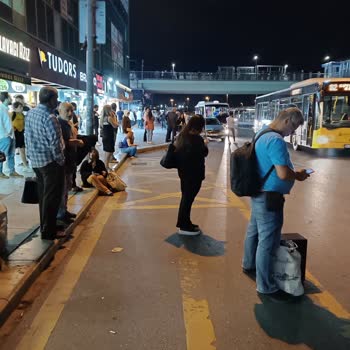 İBB - İstanbul Büyükşehir Belediyesi Otobüs Geç Gelmesi