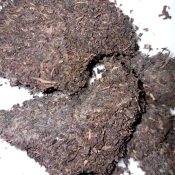 Çaykur Çayının İçinden Küflü Kalıplaşmış Çay Çıktı