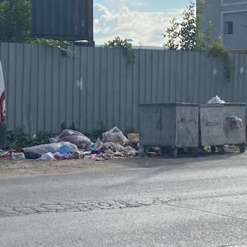 Esenyurt Belediyesinin Çöpleri Toplamaması