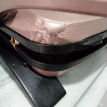 Korkmaz Mutfak Eşyaları Tost Makinesinin Tüm Boyası Kalktı!