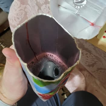 Aroma Meyve Suyunun İçinden Çıkan Şey