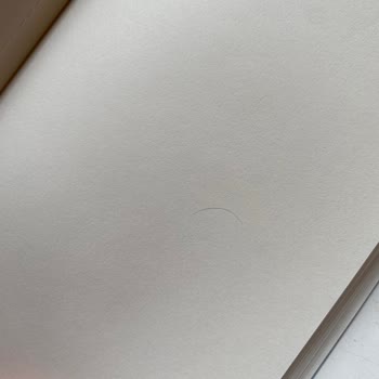 Farmakozmetika Newvit C Vitamini İçerisinden Kıl Çıktı