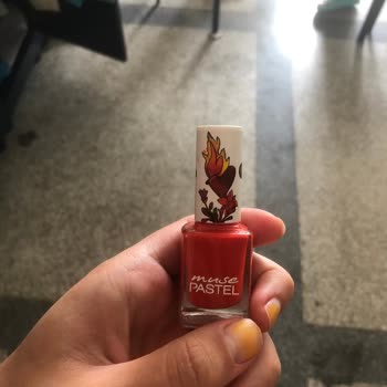 Pastel Kozmetik Pastel 271 Numaralı Oje Tırnakta Turuncu Leke Bırakıyor