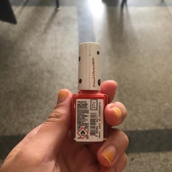 Pastel Kozmetik Pastel 271 Numaralı Oje Tırnakta Turuncu Leke Bırakıyor