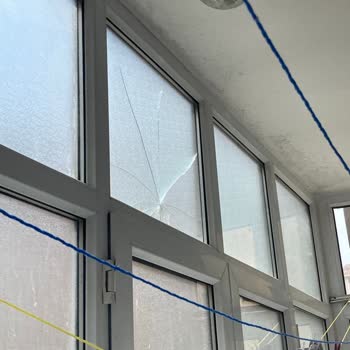 Güngören Belediyesi Evimin Arka Tarafımdaki Yıkım Yüzünden Pencere Camımın Hasar Alması