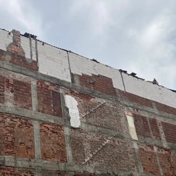 Güngören Belediyesi Evimin Arka Tarafımdaki Yıkım Yüzünden Pencere Camımın Hasar Alması