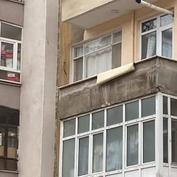 Güngören Belediyesi Evimin Arka Tarafımdaki Yıkım Yüzünden Pencere Camımın Hasar Alması