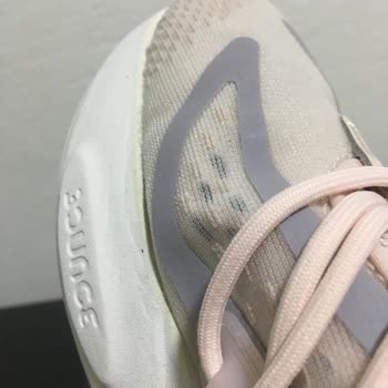 Yalı Spor Hilltown Mağazasından Aldığım Adidas Alphaboost V1 Ayakkabıda Açılma Ve Sararma Sorunu