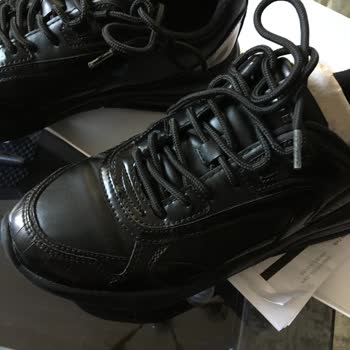 Guess Ayakkabı Alt Tabanı Dökülmesi