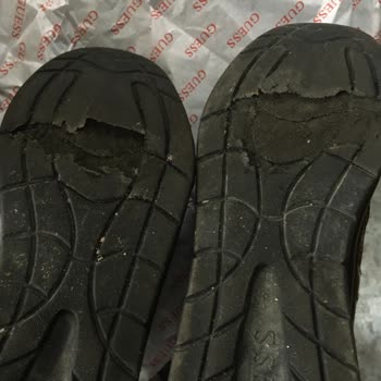 Guess Ayakkabı Alt Tabanı Dökülmesi