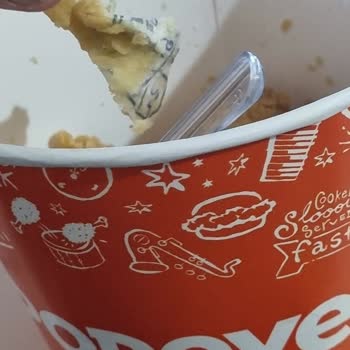 Popeyes Kemiksiz Kovadan Çıtır Kemiksiz Kağıt Çıktı!
