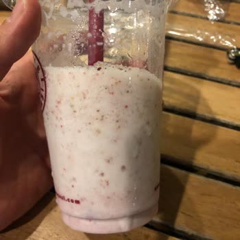 Çilekli Milkshake - Kahve Dünyası