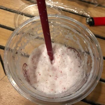 Çilekli Milkshake - Kahve Dünyası