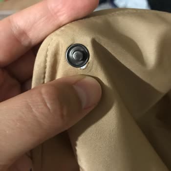 Kayra Giyim Üretim Hatası Trençkot Çıt Çıt Yerlerinde Yırtık Var