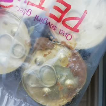 Pet İhtiyaç Devalı Olarak Patlak Gelen Konserveler.