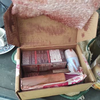 Cosmetica Siparişim Kırık Dağılmış Dökülmüş Bir Halde Geldi