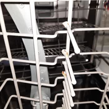 Samsung Bulaşık Makinesi Paslanıyor