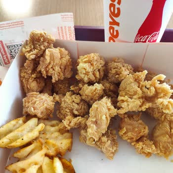 Popeyes 'daki Tavuk Nuggetların Porsiyonları Çok Küçük!