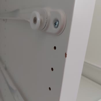 IKEA Zedelenmiş Defolu Gardırop Parçalarını Monte Etti Değişim Nasıl?
