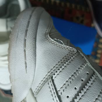 Garantili Deyip Garantisiz Ürün Satan Adidas