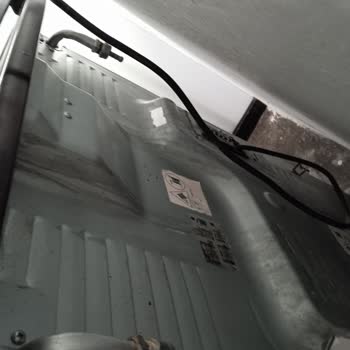 Altus Fırın Ön Yüzü Ve Arka Yüzünde Boya Akması Var