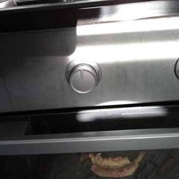 Altus Fırın Ön Yüzü Ve Arka Yüzünde Boya Akması Var