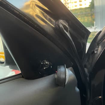 İzmir Emircanlar Petrol Aytemiz Şubesi Çalışanları Aracımın Hoparlörünü Kırdılar