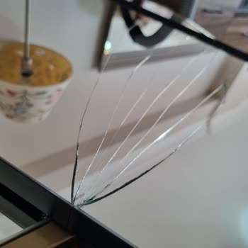 IKEA Kırık Ayna İlgisizliği